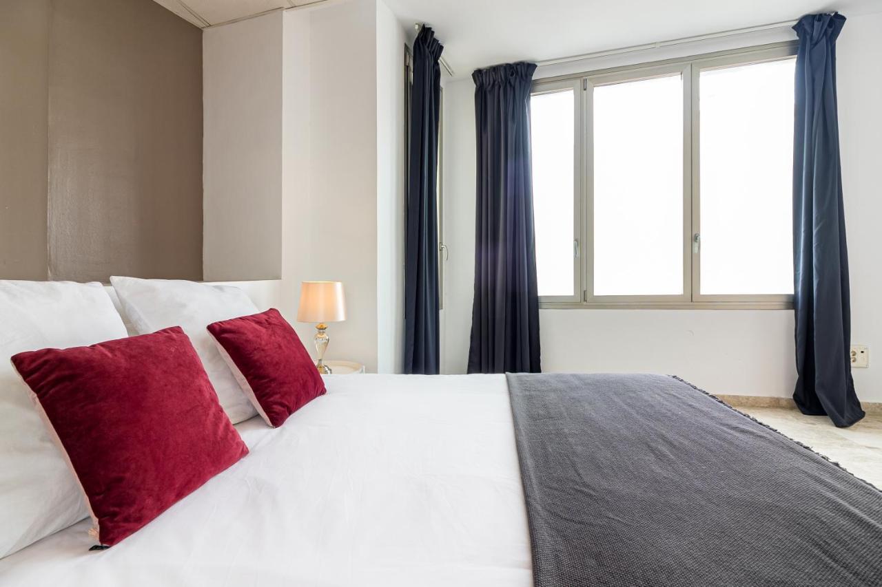 Saenz Suites Gallery By Bossh! Apartments مالقة المظهر الخارجي الصورة