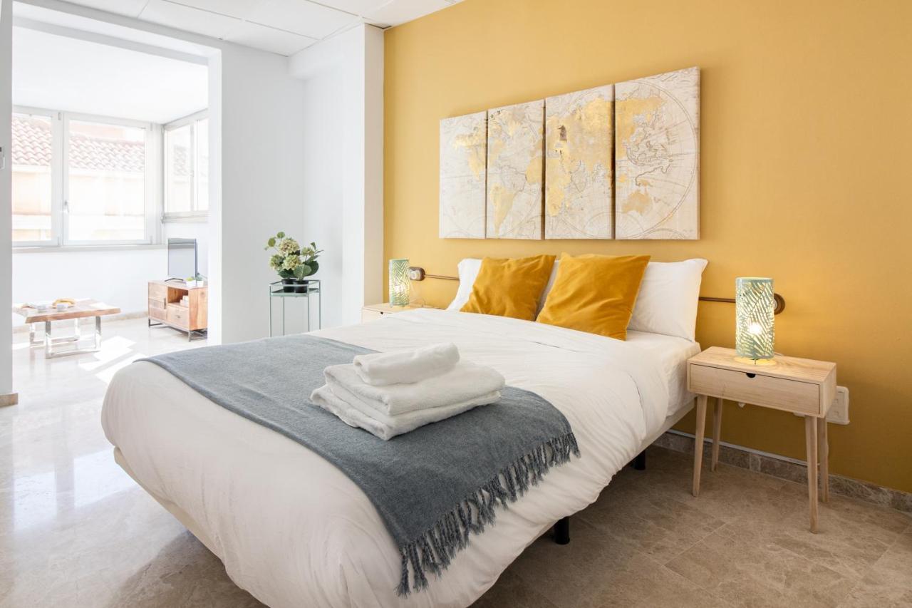 Saenz Suites Gallery By Bossh! Apartments مالقة المظهر الخارجي الصورة