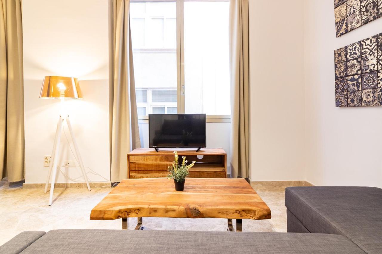 Saenz Suites Gallery By Bossh! Apartments مالقة المظهر الخارجي الصورة