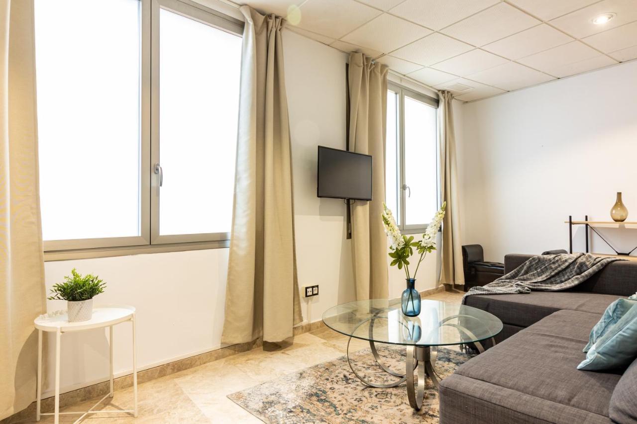Saenz Suites Gallery By Bossh! Apartments مالقة المظهر الخارجي الصورة