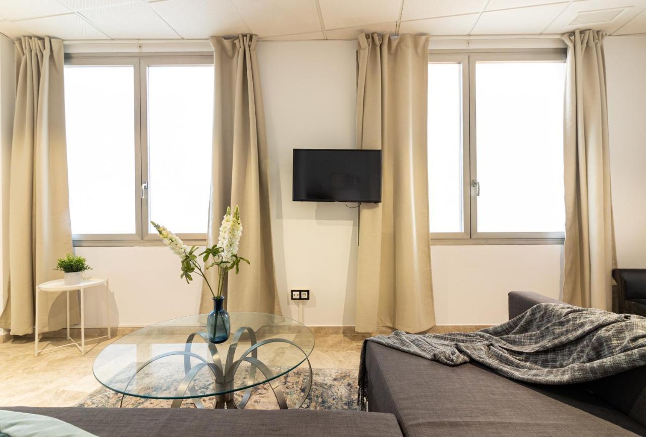 Saenz Suites Gallery By Bossh! Apartments مالقة المظهر الخارجي الصورة