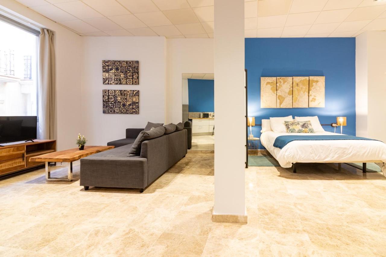 Saenz Suites Gallery By Bossh! Apartments مالقة المظهر الخارجي الصورة