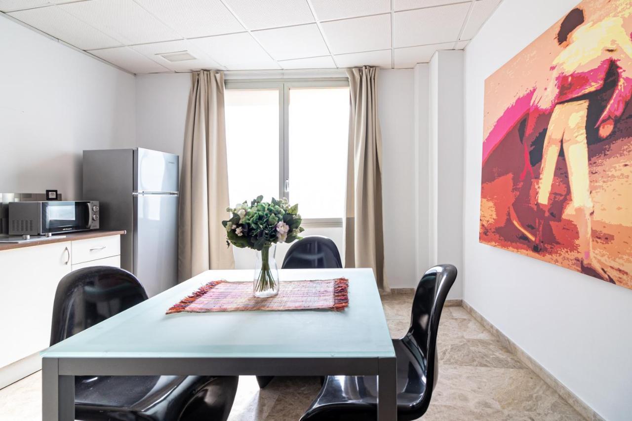 Saenz Suites Gallery By Bossh! Apartments مالقة المظهر الخارجي الصورة