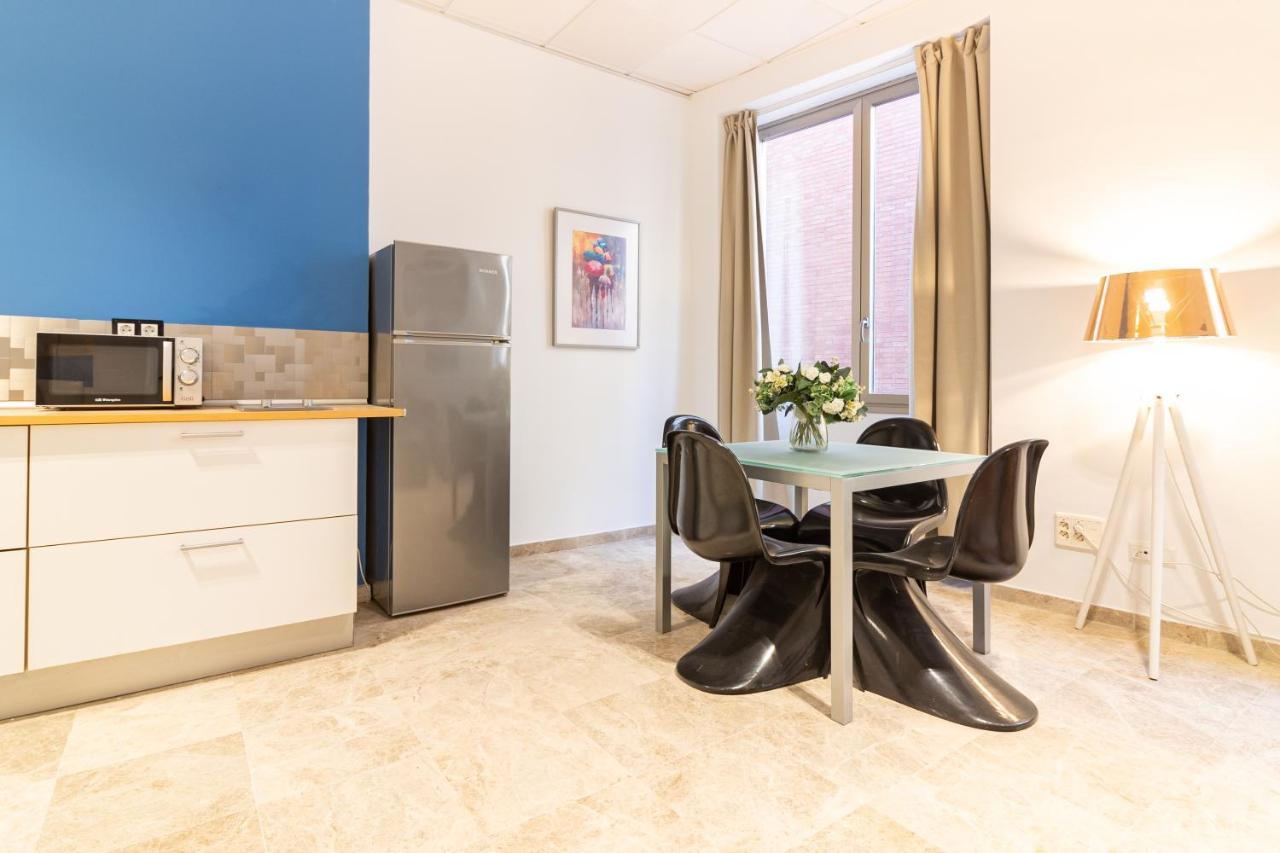 Saenz Suites Gallery By Bossh! Apartments مالقة المظهر الخارجي الصورة