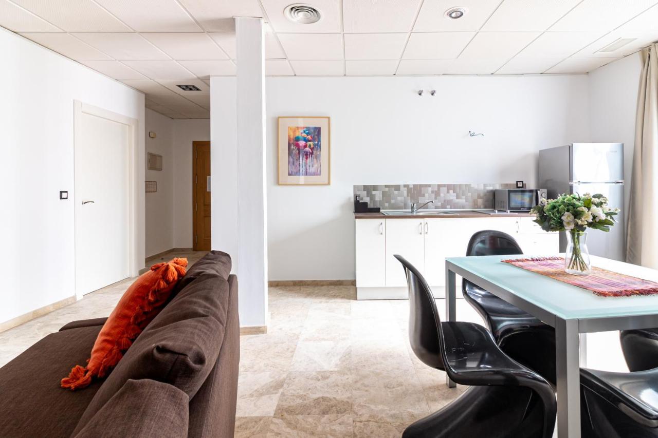 Saenz Suites Gallery By Bossh! Apartments مالقة المظهر الخارجي الصورة