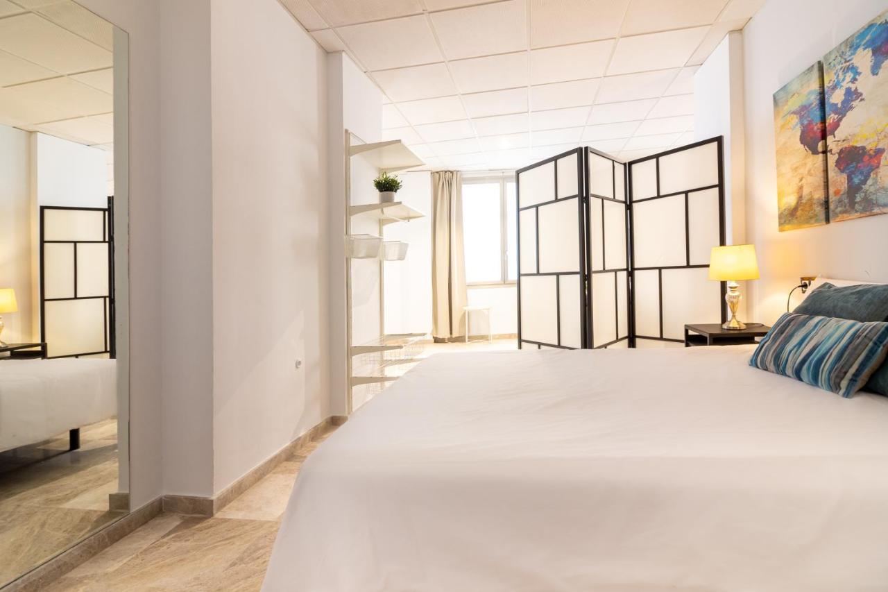 Saenz Suites Gallery By Bossh! Apartments مالقة المظهر الخارجي الصورة