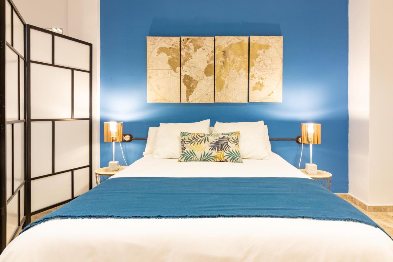 Saenz Suites Gallery By Bossh! Apartments مالقة المظهر الخارجي الصورة