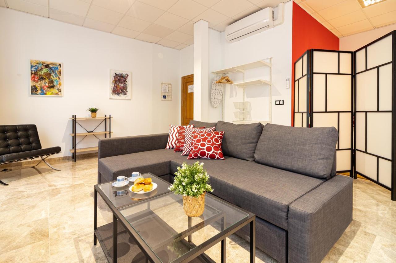 Saenz Suites Gallery By Bossh! Apartments مالقة المظهر الخارجي الصورة