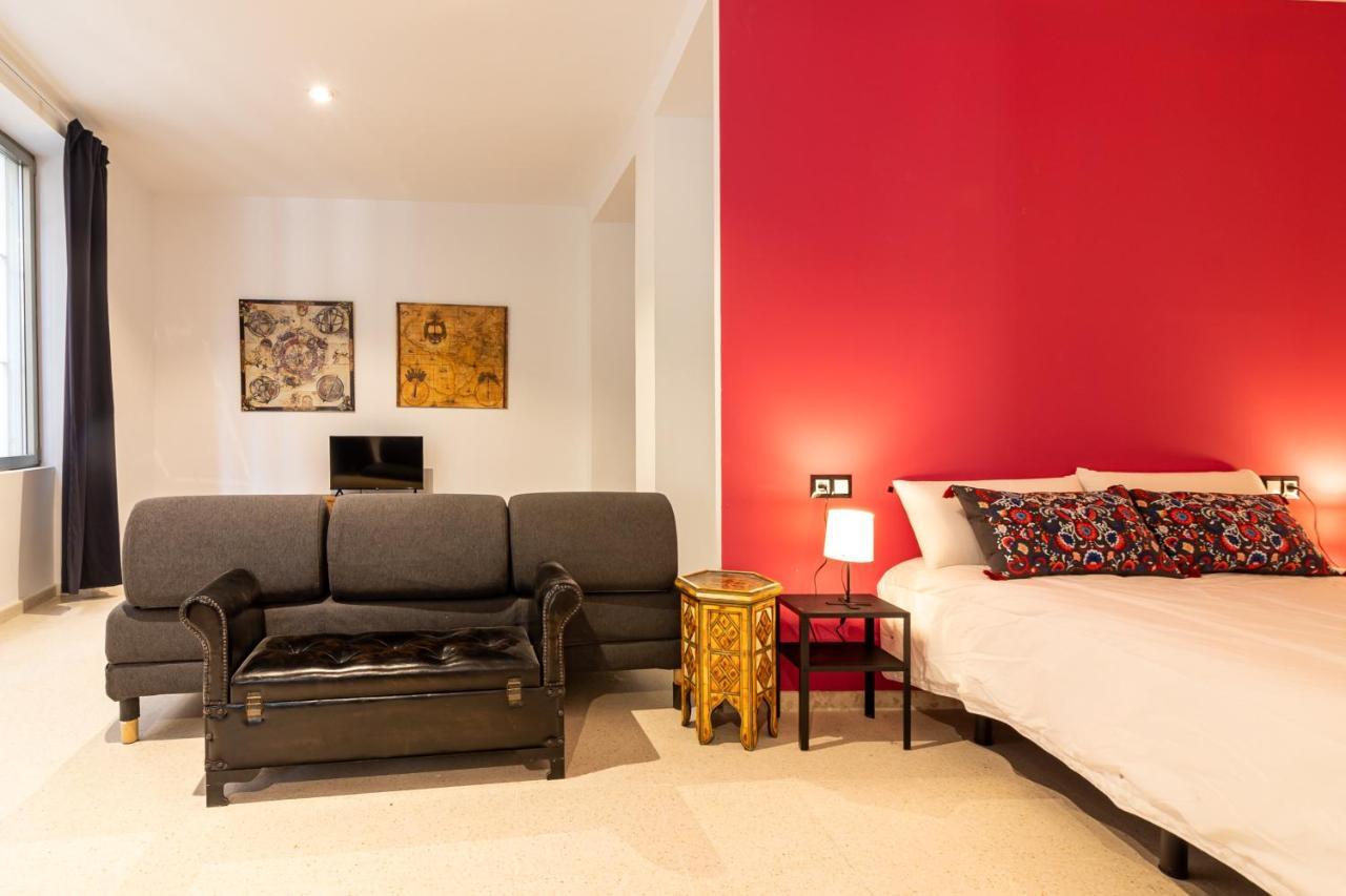 Saenz Suites Gallery By Bossh! Apartments مالقة المظهر الخارجي الصورة