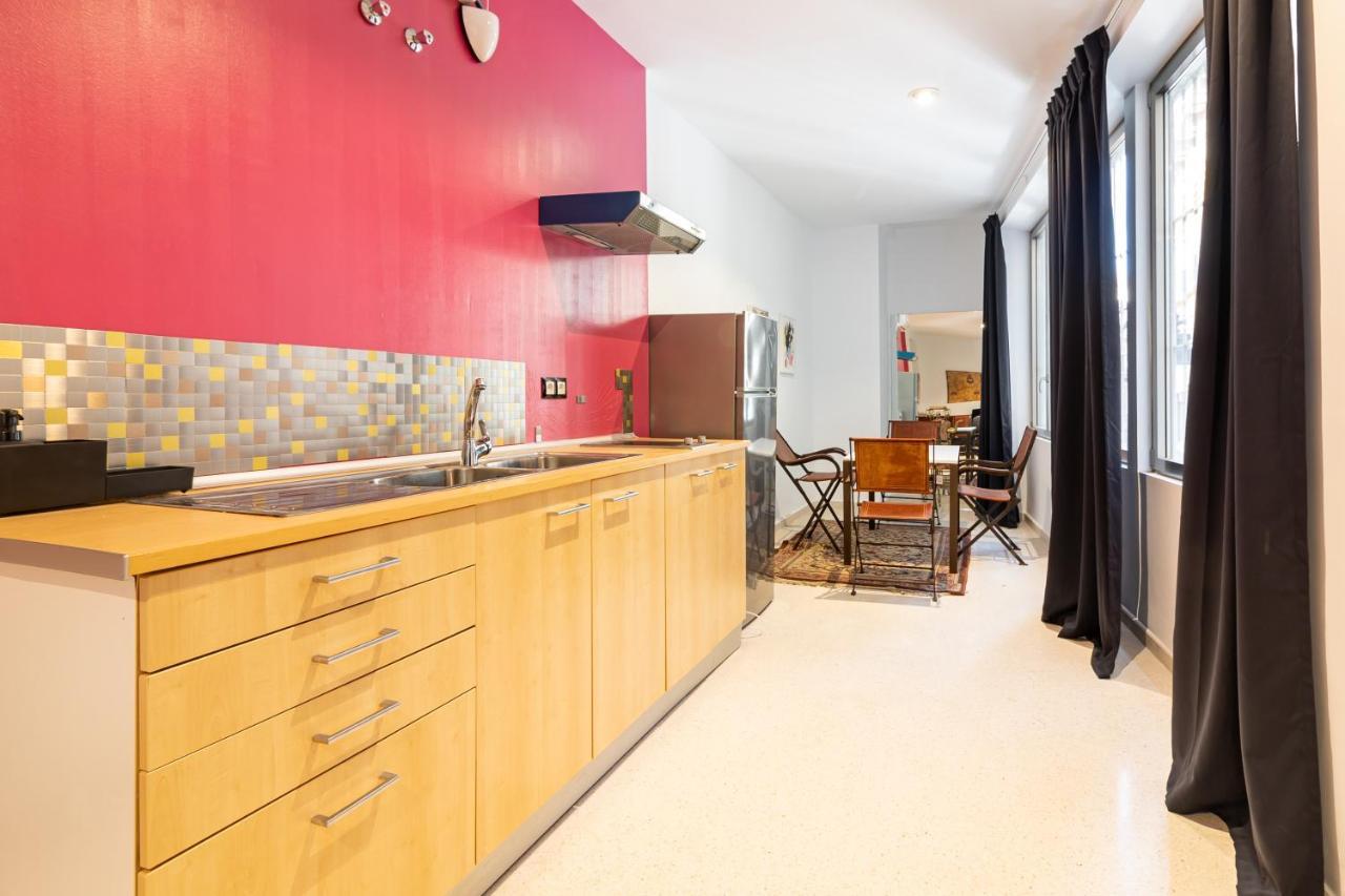 Saenz Suites Gallery By Bossh! Apartments مالقة المظهر الخارجي الصورة