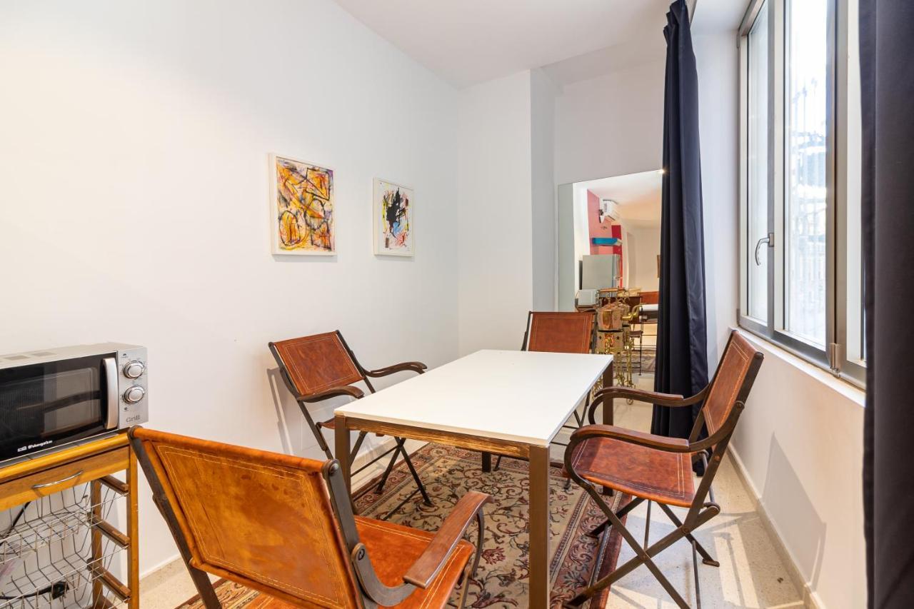 Saenz Suites Gallery By Bossh! Apartments مالقة المظهر الخارجي الصورة