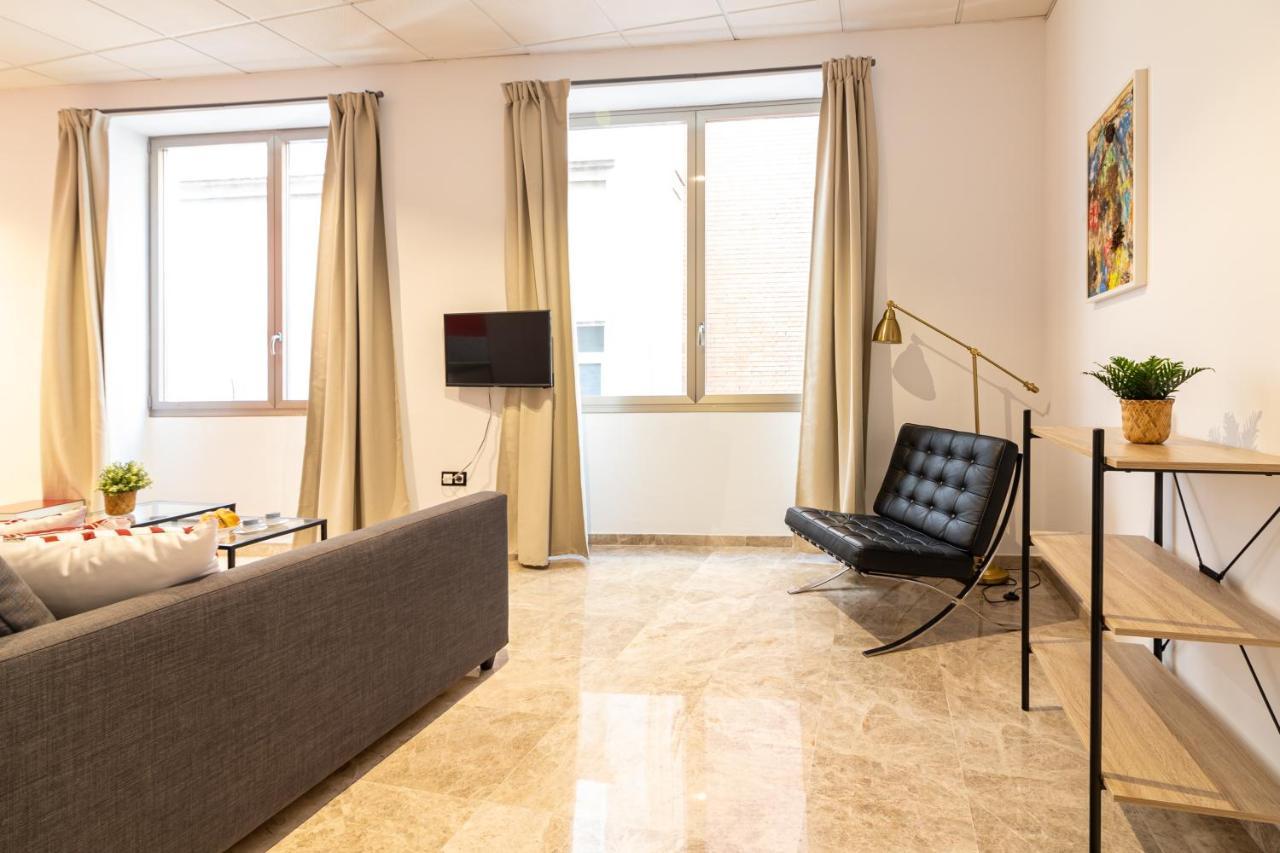 Saenz Suites Gallery By Bossh! Apartments مالقة المظهر الخارجي الصورة