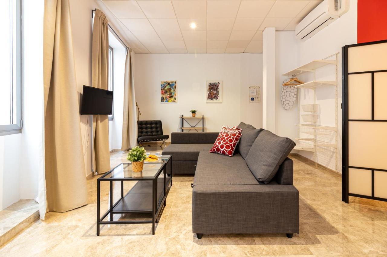 Saenz Suites Gallery By Bossh! Apartments مالقة المظهر الخارجي الصورة