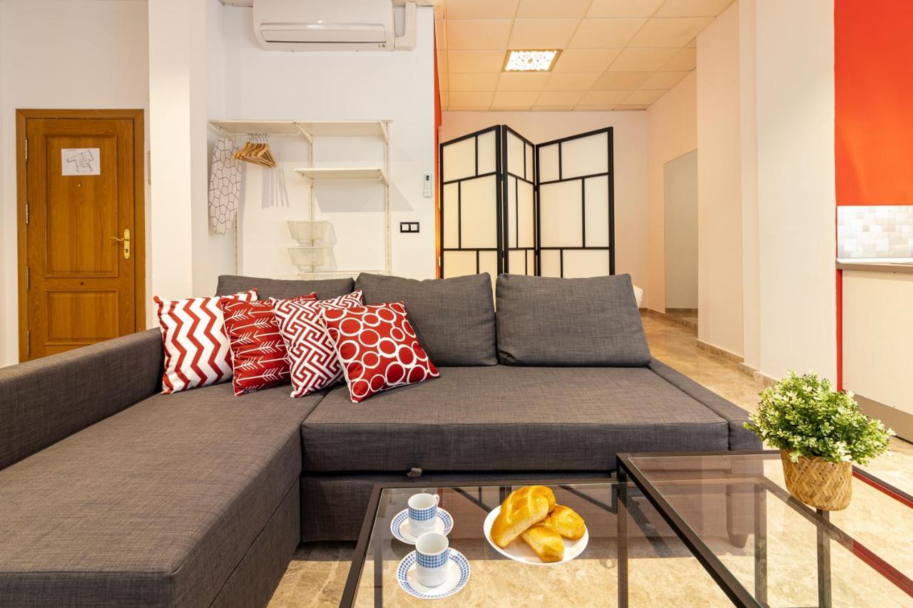 Saenz Suites Gallery By Bossh! Apartments مالقة المظهر الخارجي الصورة