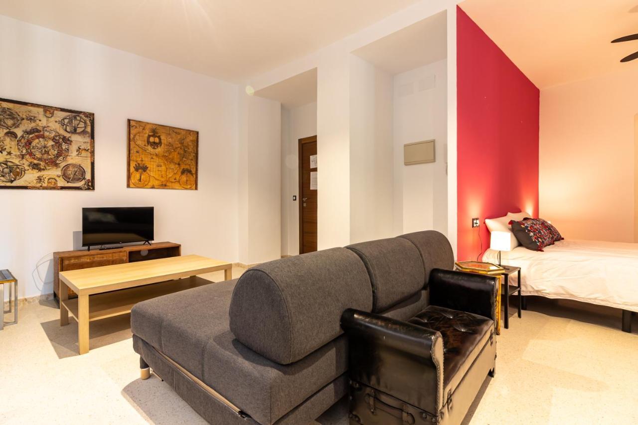 Saenz Suites Gallery By Bossh! Apartments مالقة المظهر الخارجي الصورة