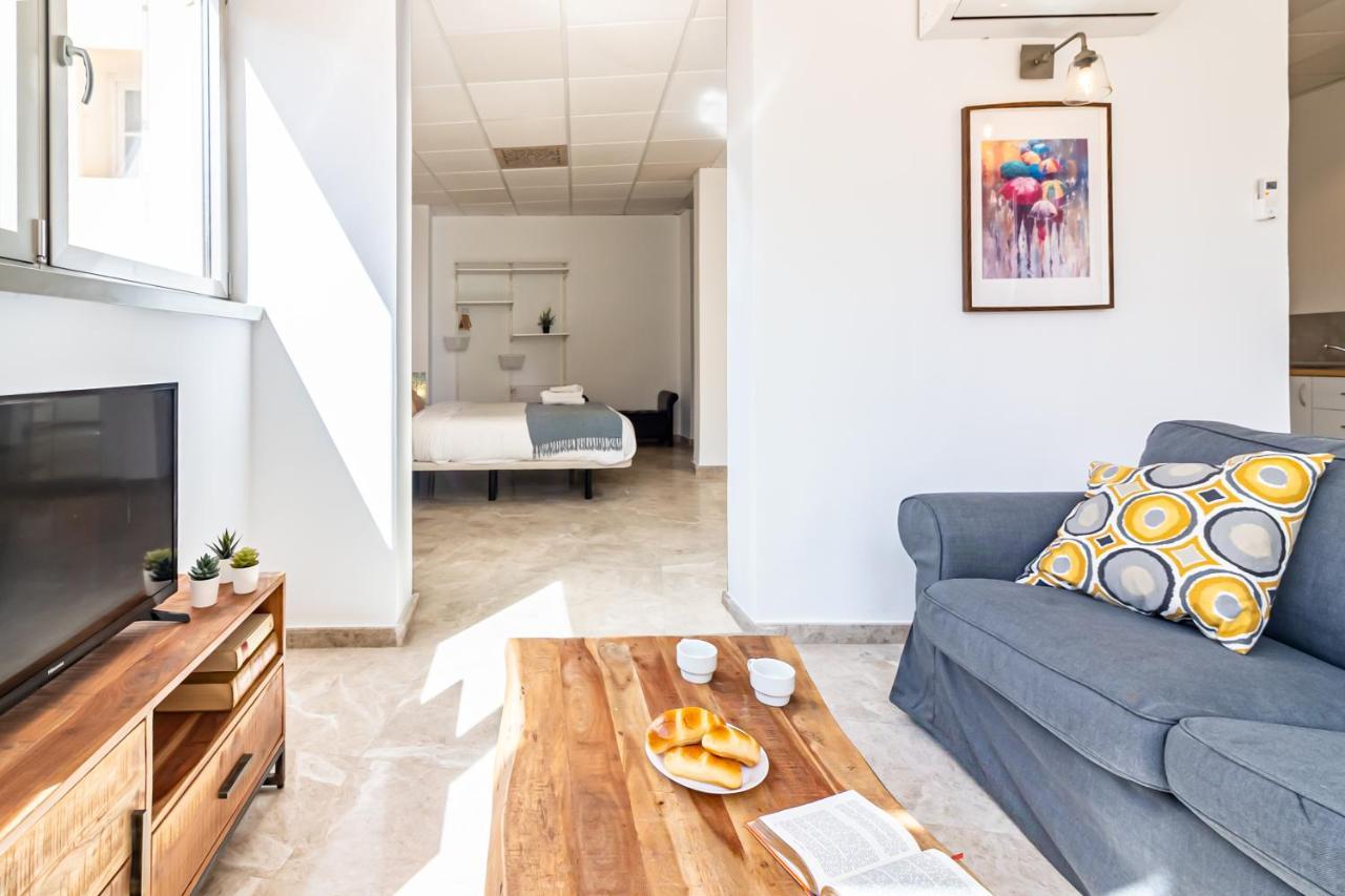 Saenz Suites Gallery By Bossh! Apartments مالقة المظهر الخارجي الصورة