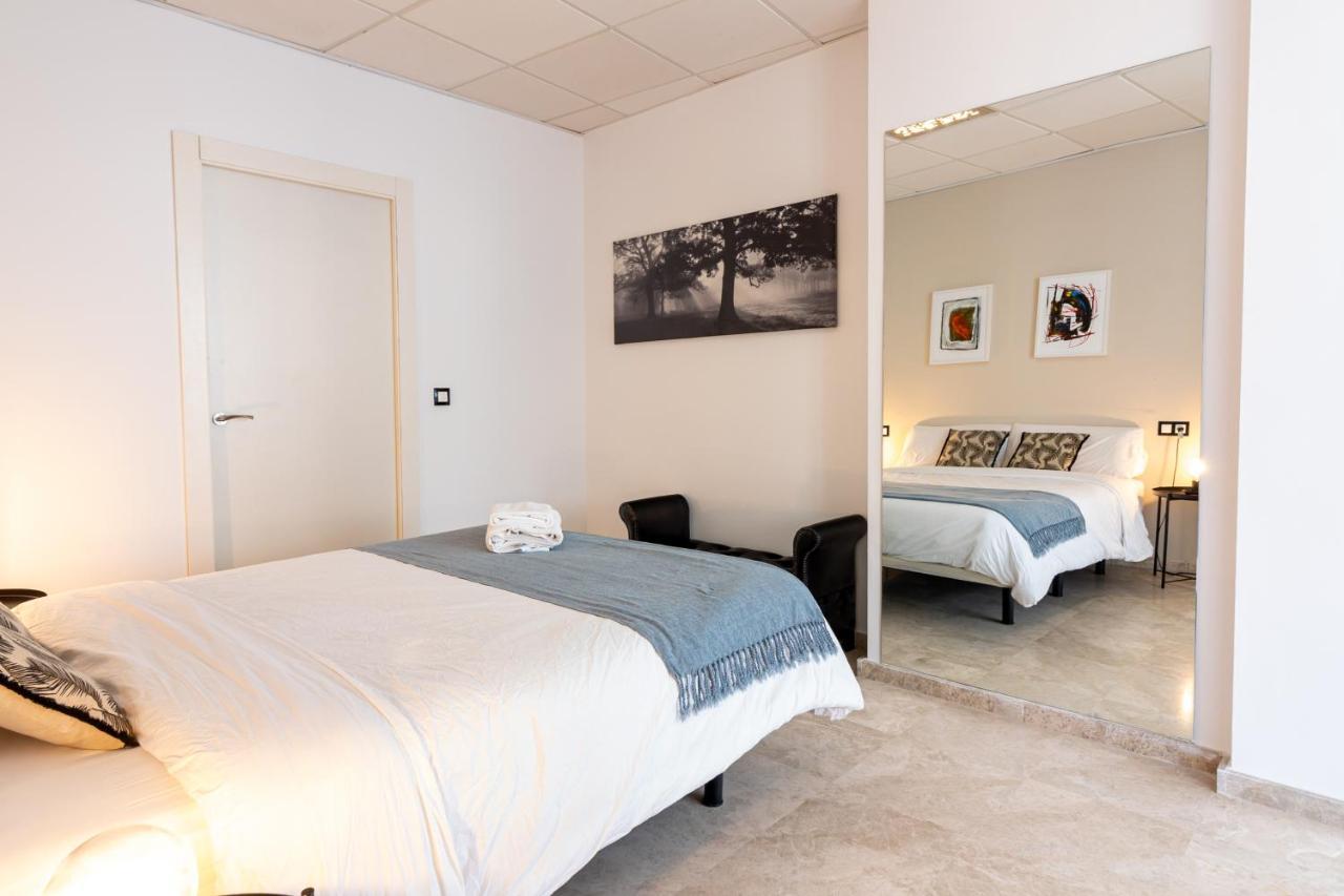 Saenz Suites Gallery By Bossh! Apartments مالقة المظهر الخارجي الصورة