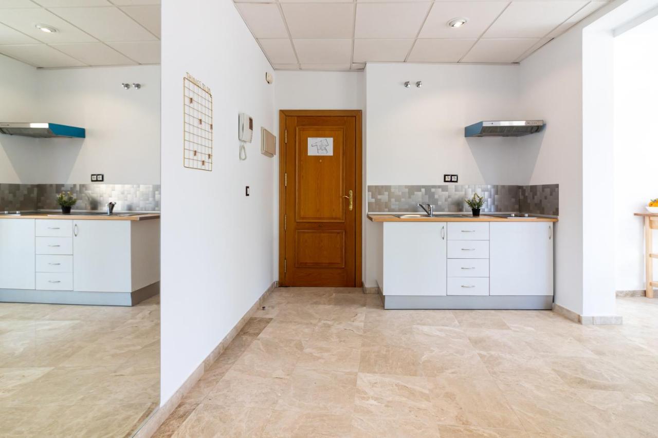 Saenz Suites Gallery By Bossh! Apartments مالقة المظهر الخارجي الصورة